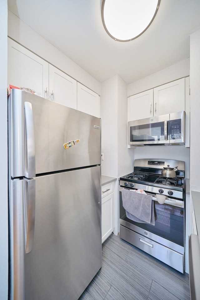 337 W 43rd St #2D - Photo 2 of 9