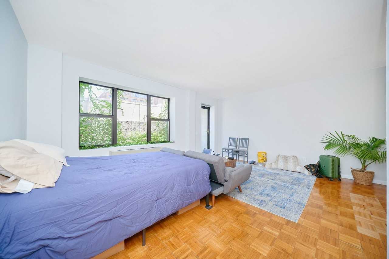 337 W 43rd St #2D - Photo 4 of 9