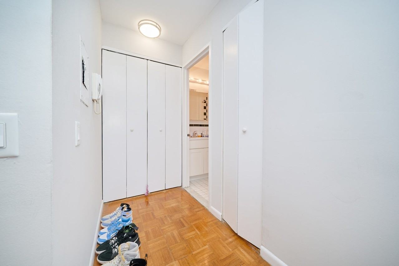 337 W 43rd St #2D - Photo 6 of 9