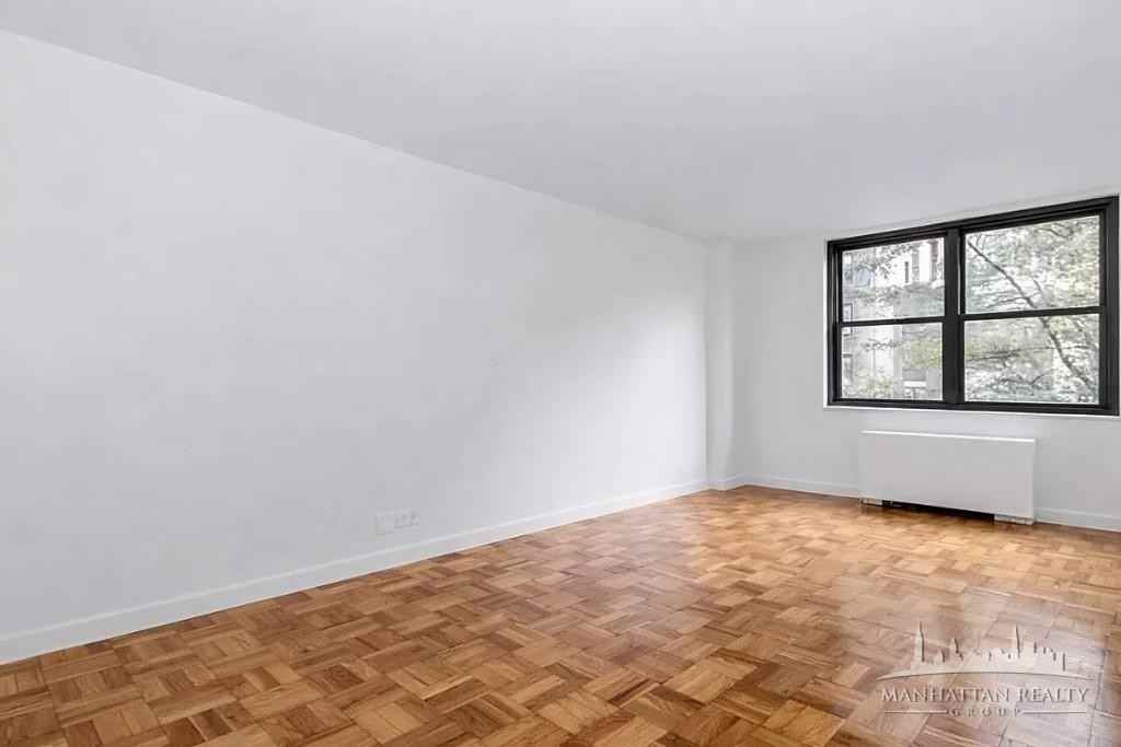 E 49th St #8H - Photo 3 of 5