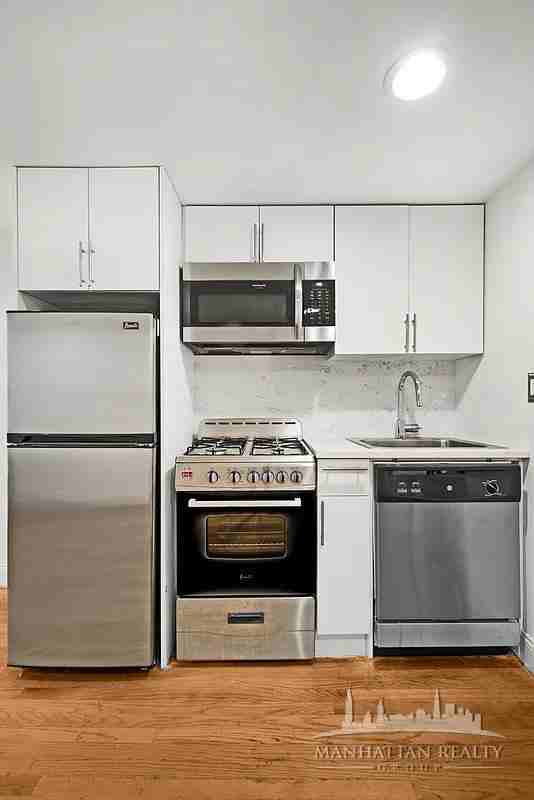 Christopher St #16 - Photo 2 of 5