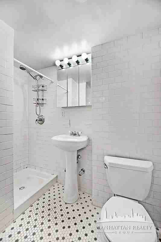 Christopher St #16 - Photo 4 of 5