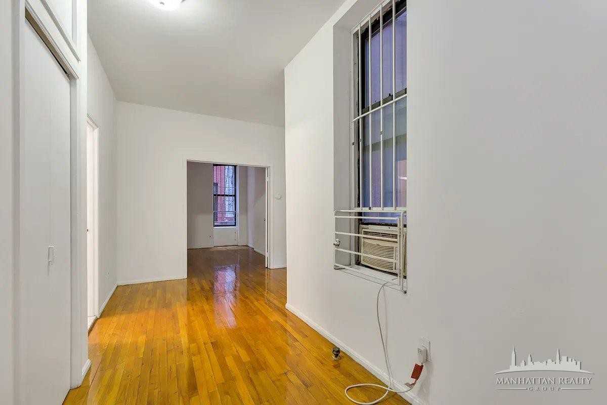 W 45th St #D - Photo 2 of 5