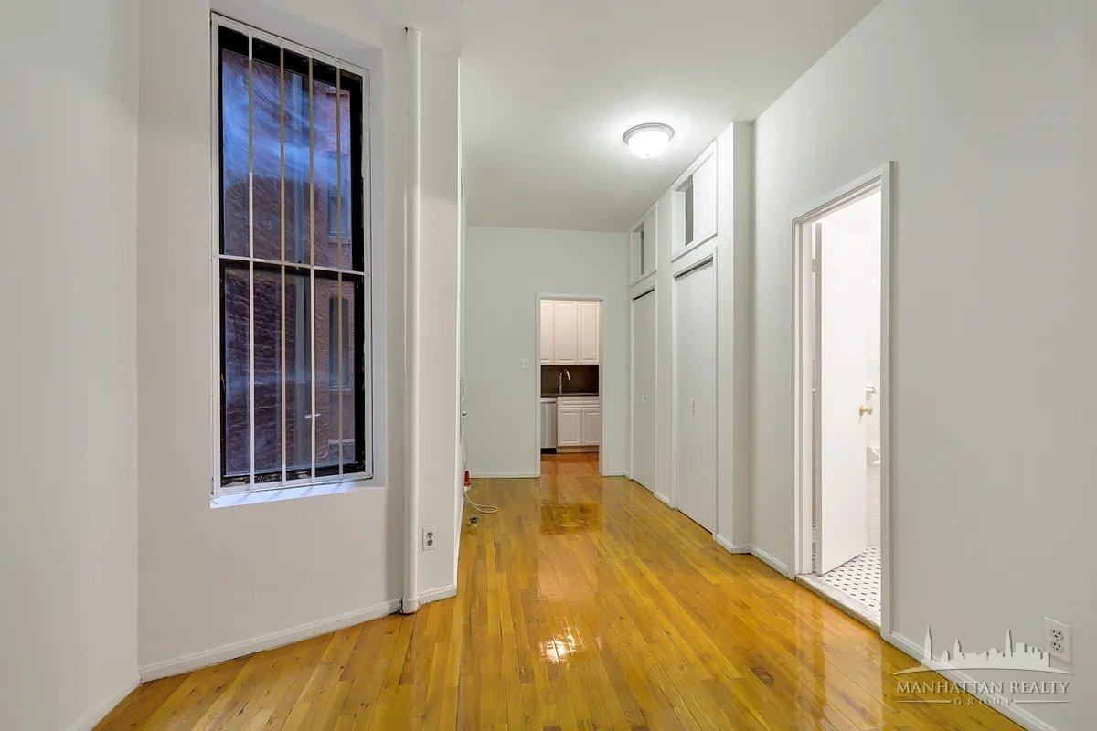 W 45th St #D - Photo 4 of 5