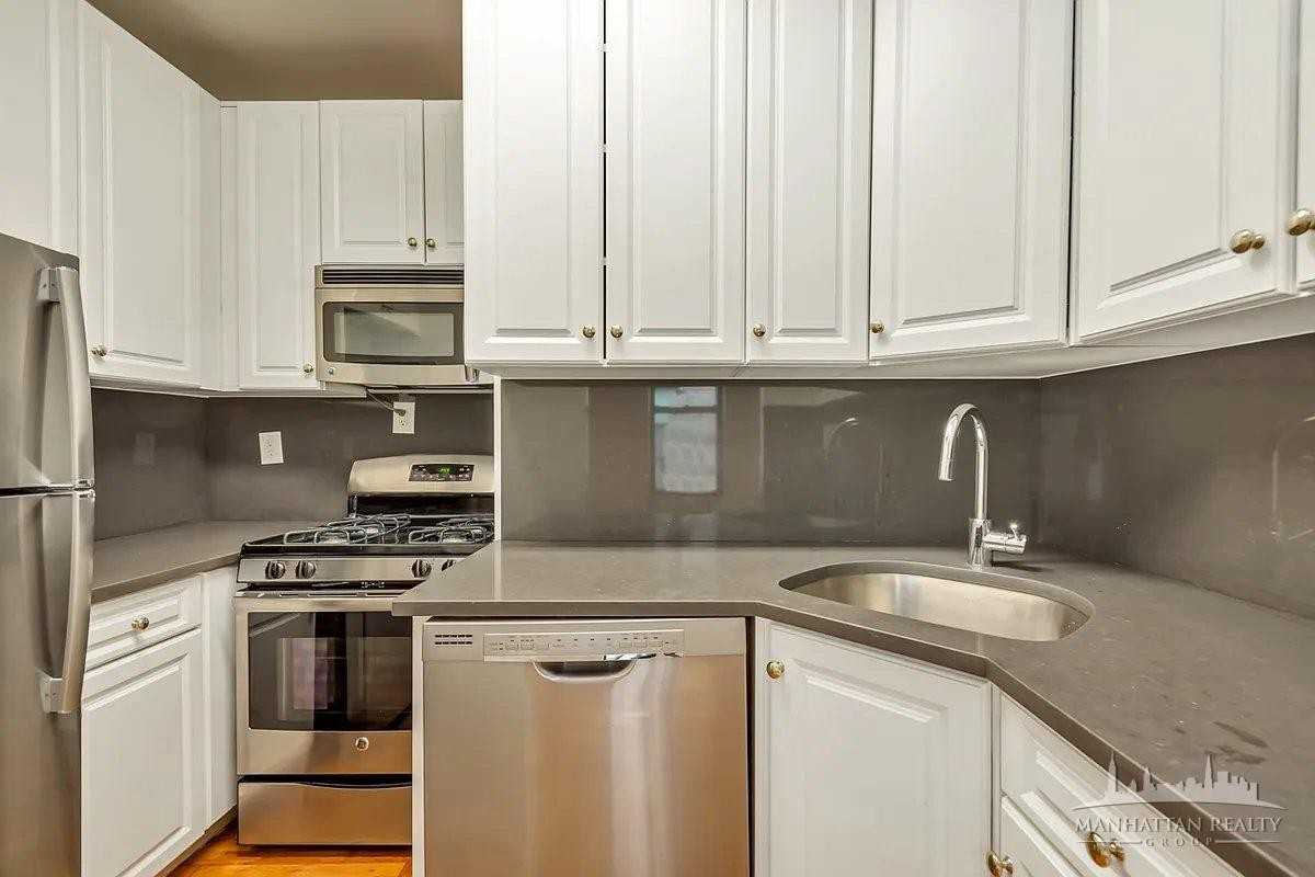 York Ave #4C - Photo 2 of 4