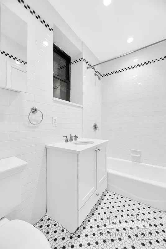 York Ave #4C - Photo 3 of 4