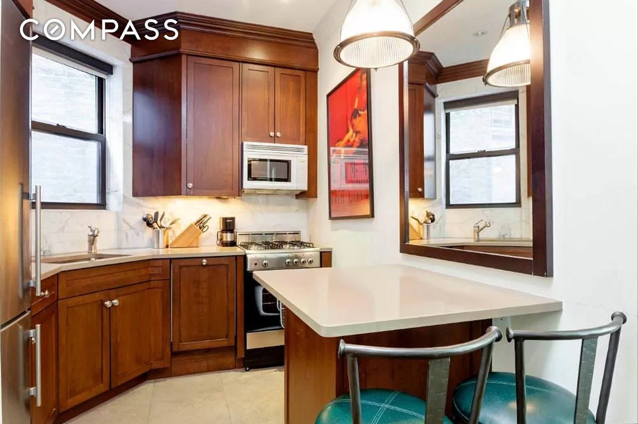 80 Charles St #2R - Photo 2 of 5