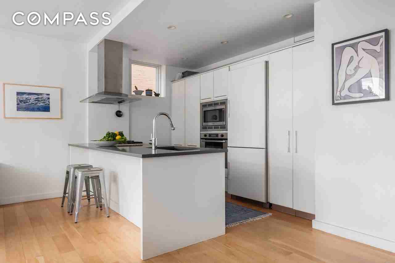 70 Berry St #5G - Photo 4 of 9