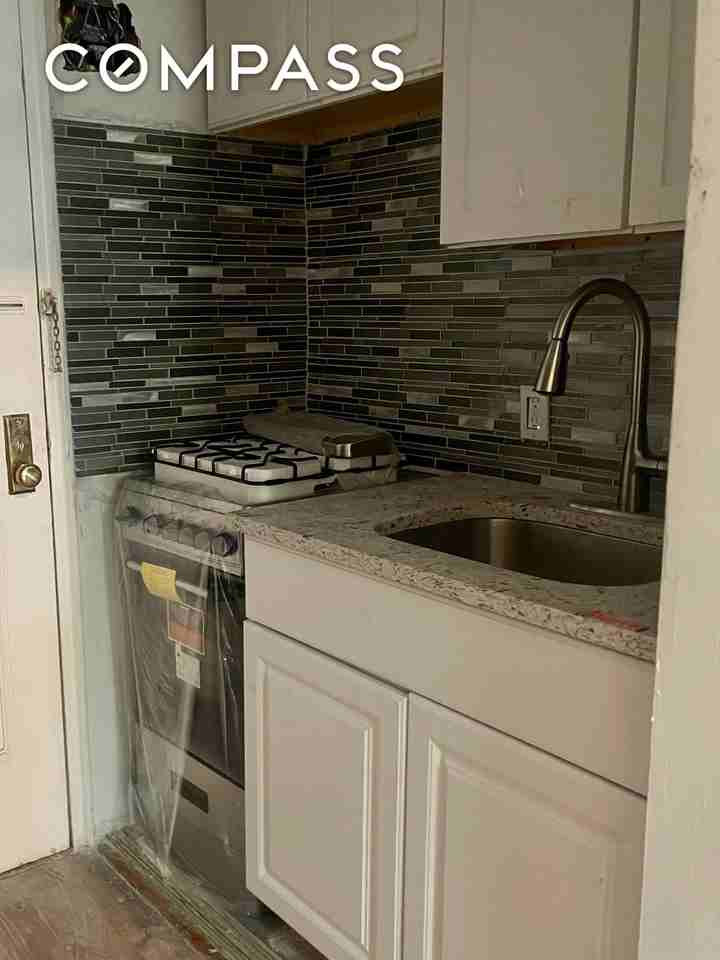 611 W 145th St #1R - Photo 4 of 8