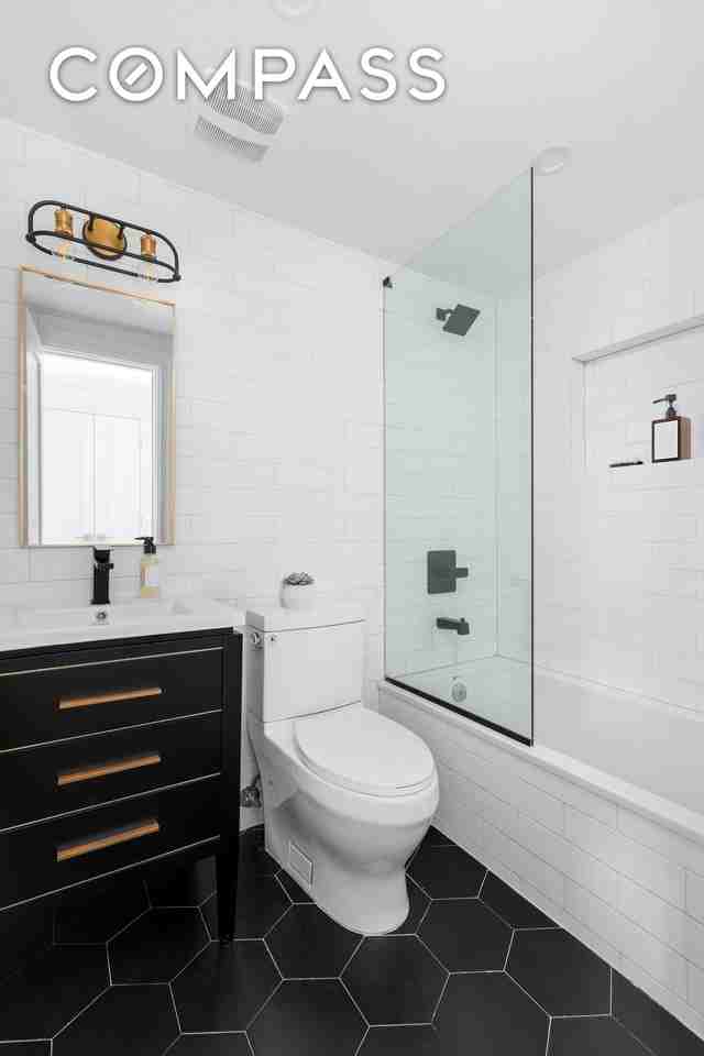 527 Quincy St #1 - Photo 5 of 8
