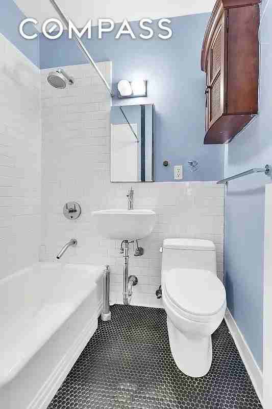 512 E 82nd St #4D - Photo 7 of 8