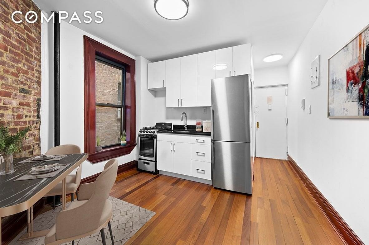 119 E 96th St #18 - Photo 2 of 5