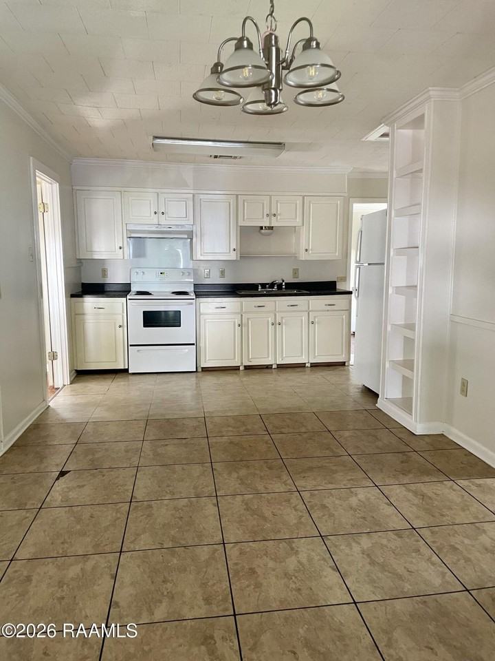 135 Oswald St - Photo 2 of 10