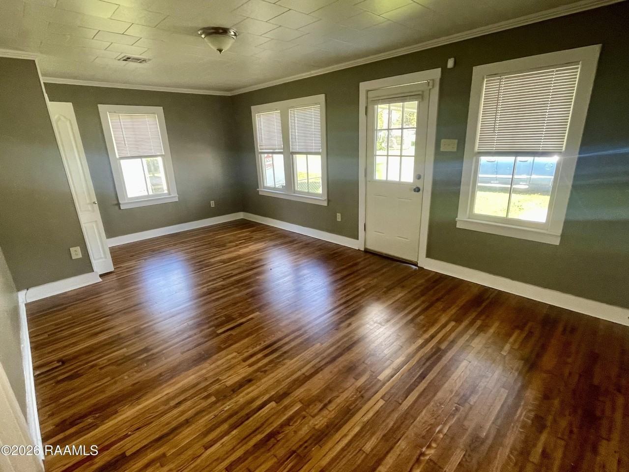 135 Oswald St - Photo 3 of 10