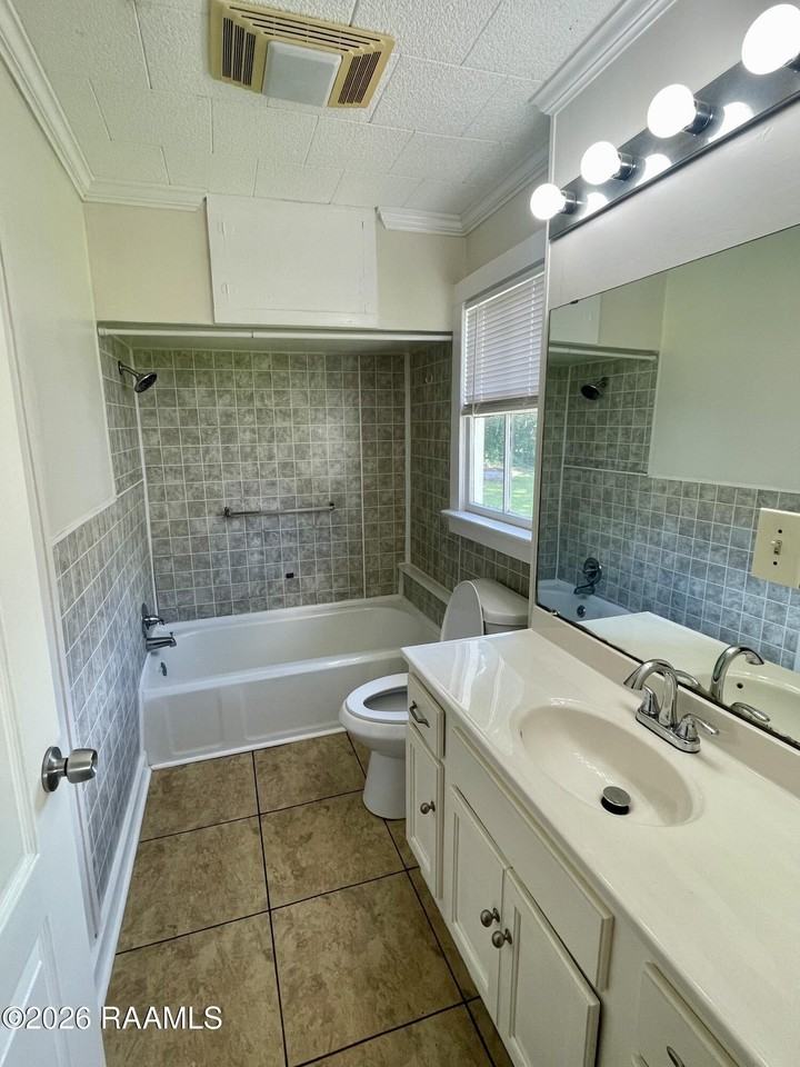 135 Oswald St - Photo 5 of 10