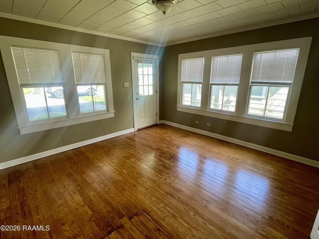 135 Oswald St - Photo 6 of 10