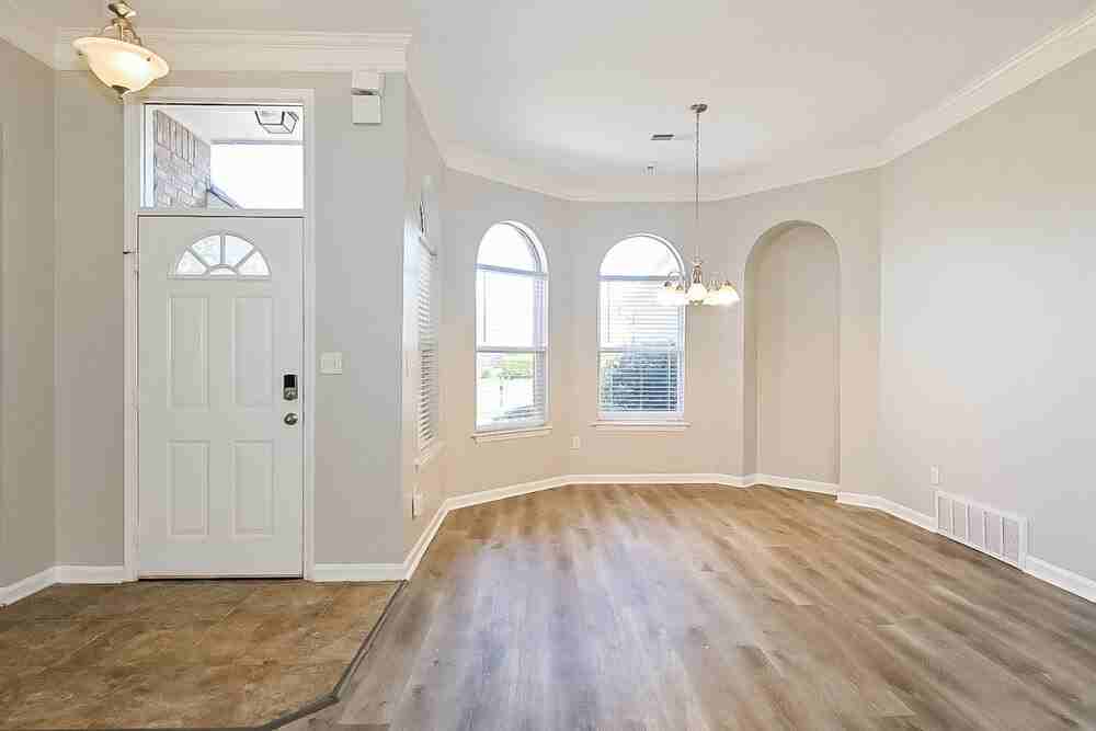 6157 Braybourne Main - Photo 6 of 17