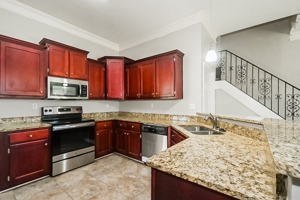 6157 Braybourne Main - Photo 7 of 17