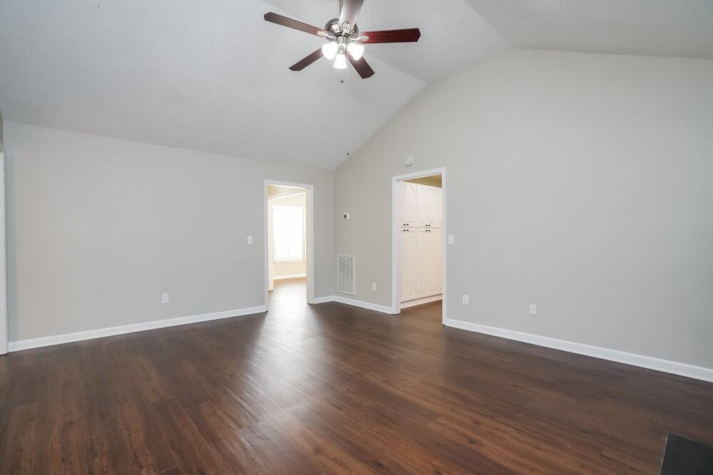 524 Summit Way - Photo 4 of 16