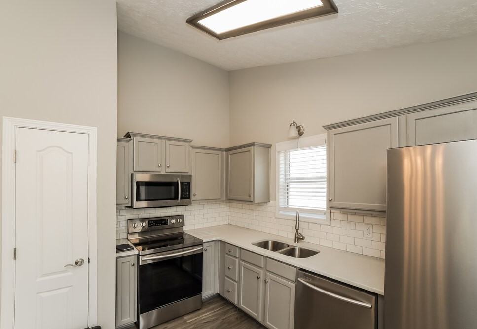 104 Rockefeller Ln - Photo 6 of 17