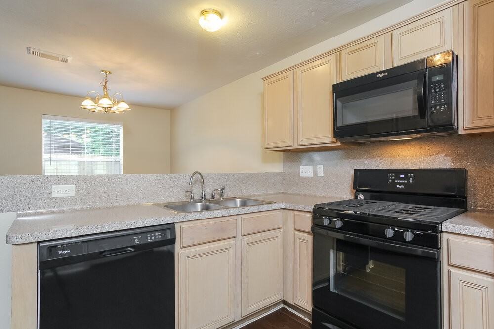 8002 Scarlet Tanager Dr - Photo 4 of 16