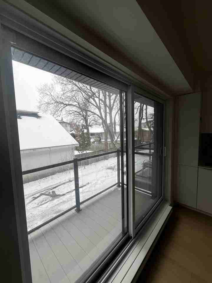 1 Rue Glenmore #204 - Photo 3 of 10