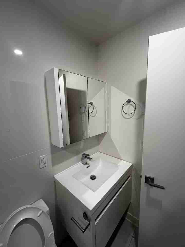 1 Rue Glenmore #204 - Photo 7 of 10