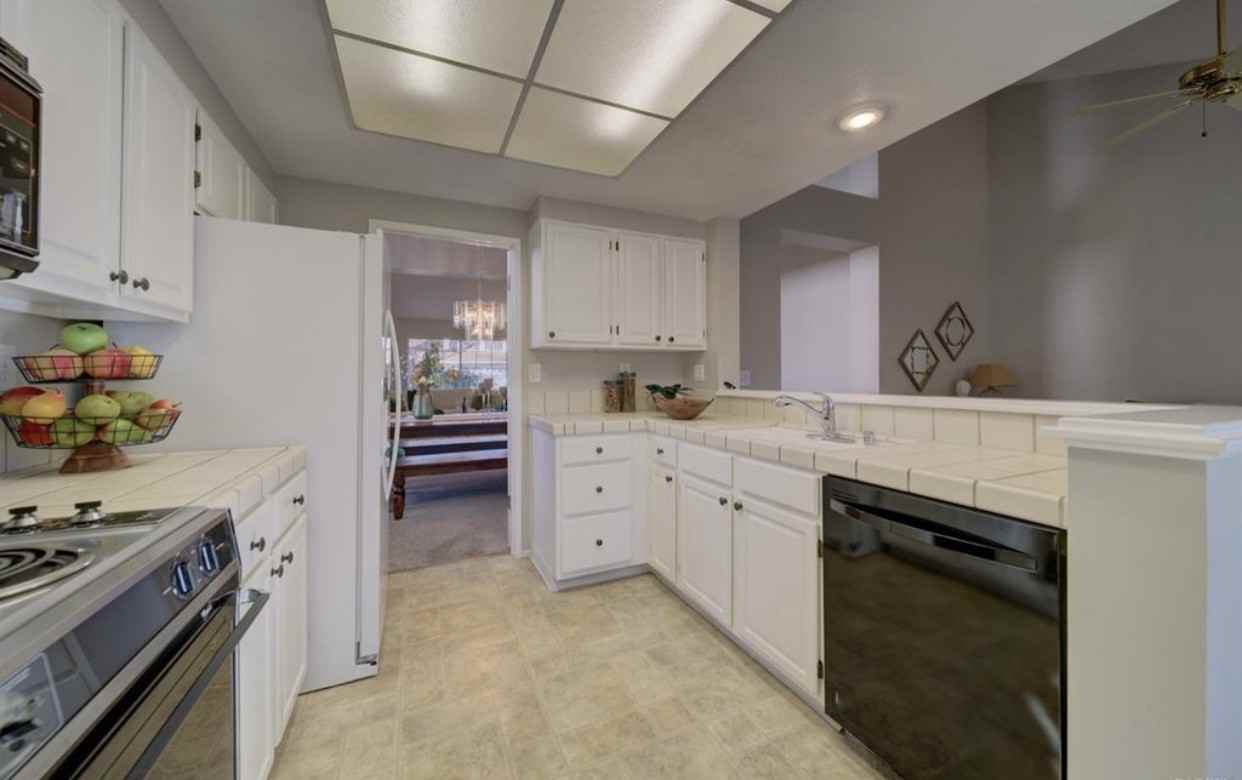 3309 Colonial Ct #1 - Photo 7 of 32