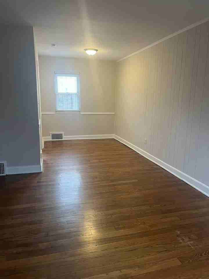 409 Laverne Ave - Photo 2 of 12