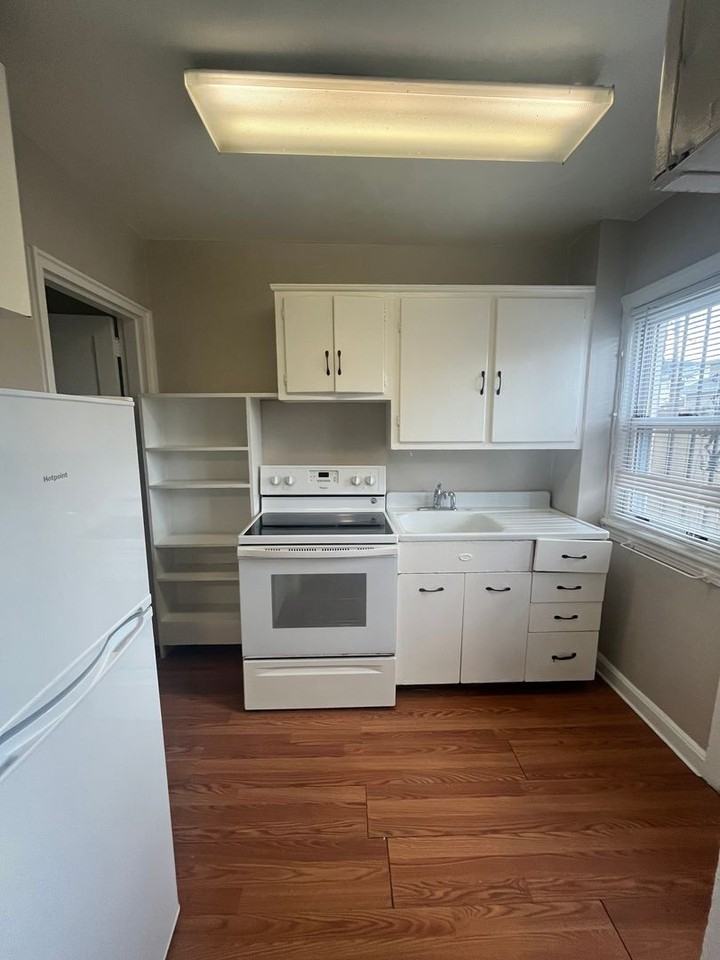 409 Laverne Ave - Photo 4 of 12