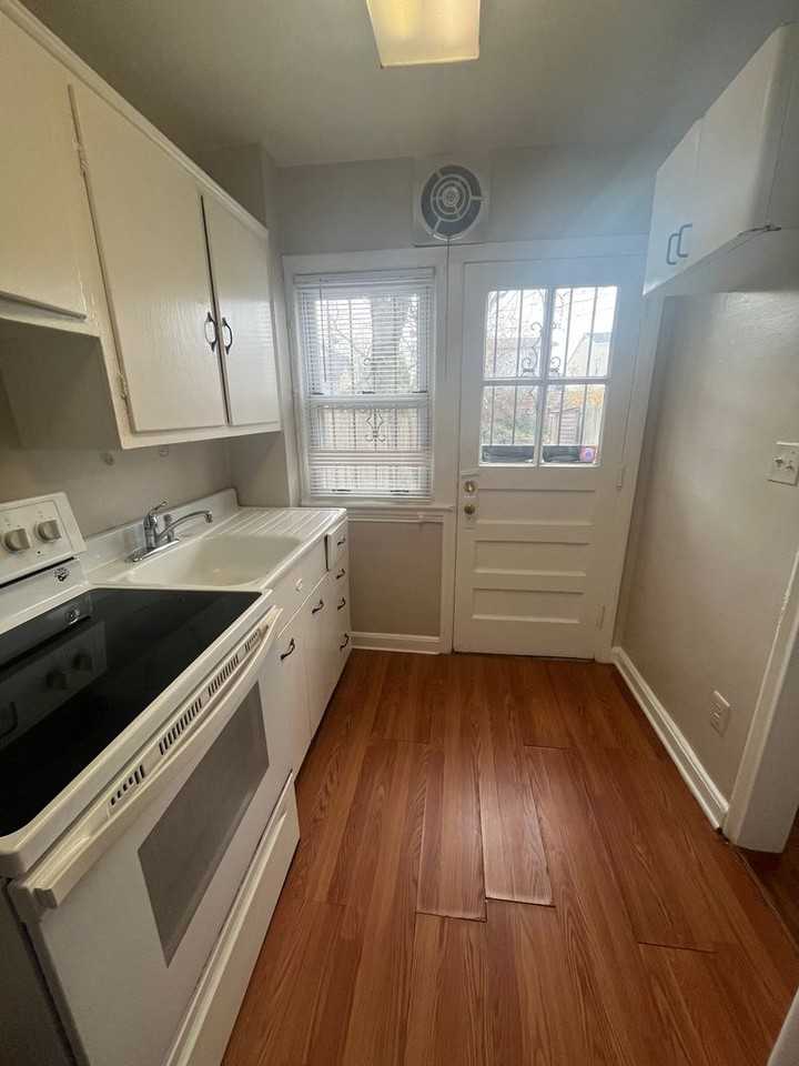 409 Laverne Ave - Photo 5 of 12