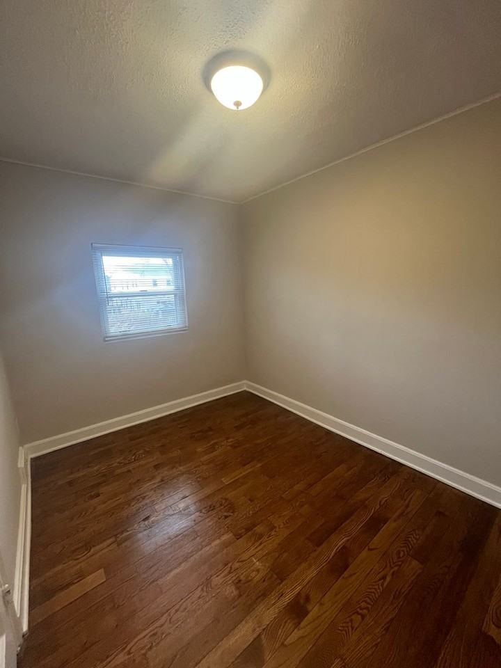 409 Laverne Ave - Photo 7 of 12