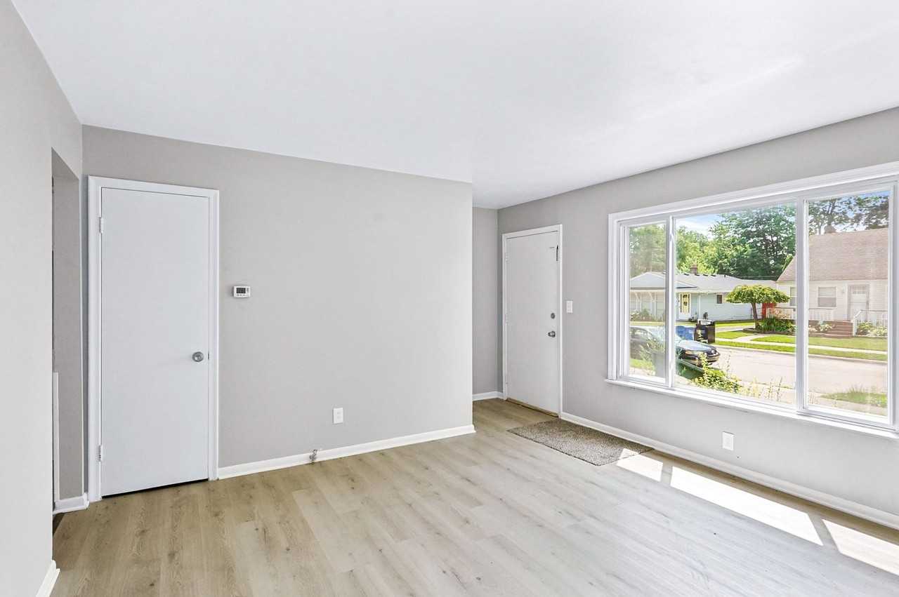 14921 Myola Ave - Photo 5 of 33