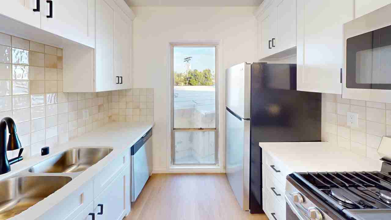 CLR - Claire Manor - Photo 5 of 9