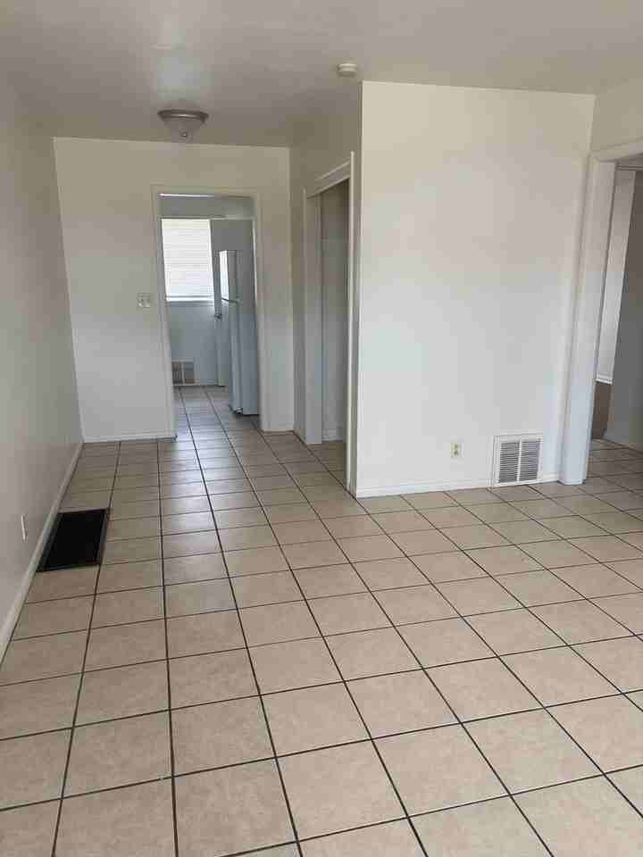 4407 E Linwood Blvd - Photo 2 of 9