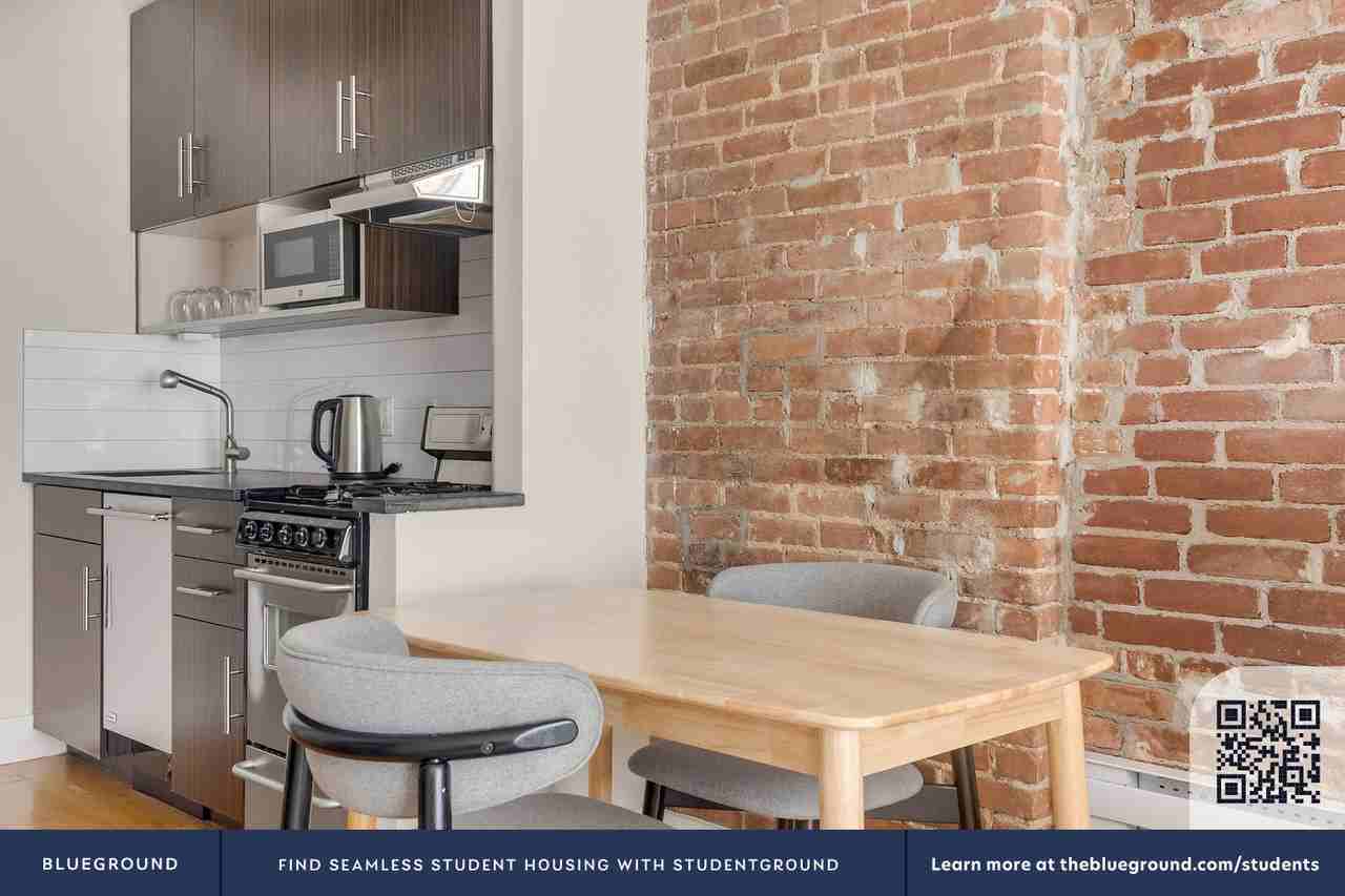 515 West 47th Street - Photo 6 of 27