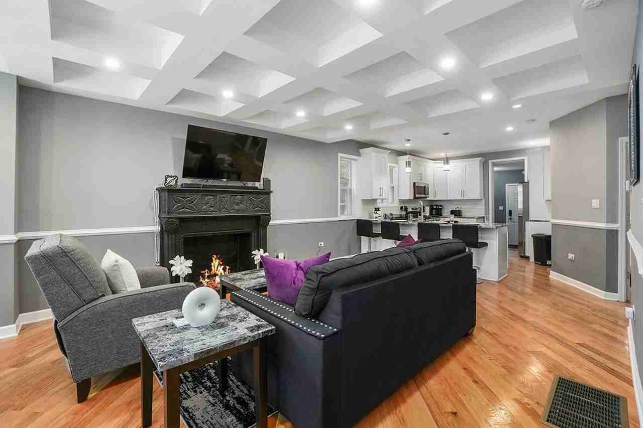 8128 S King Dr #1298094P - Photo 3 of 24