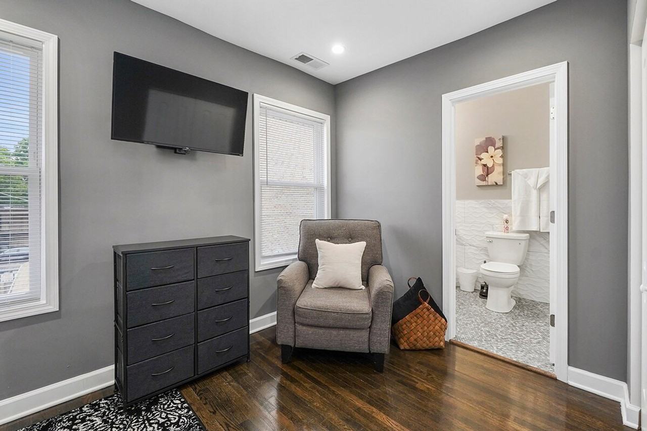 8128 S King Dr #1298094P - Photo 6 of 24