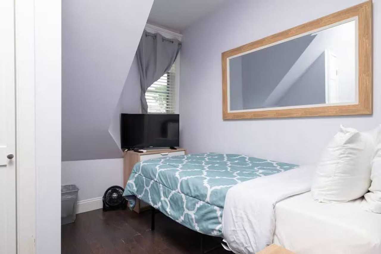 810 Broadway #1511377P - Photo 4 of 50