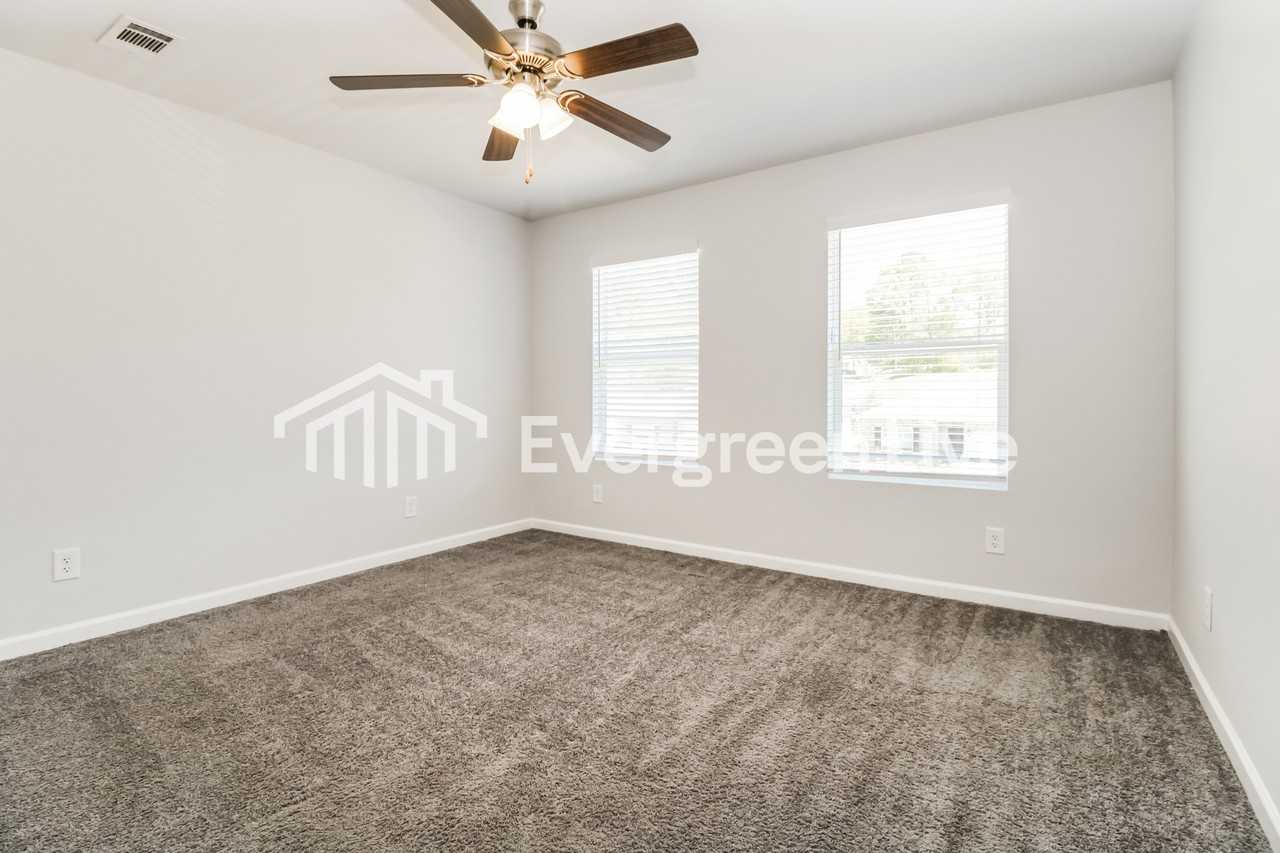 4604 Smithfield Ln - Photo 7 of 15