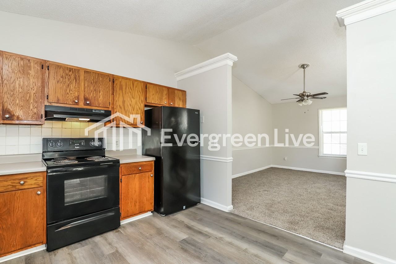 3404 Lovington Ct - Photo 4 of 15
