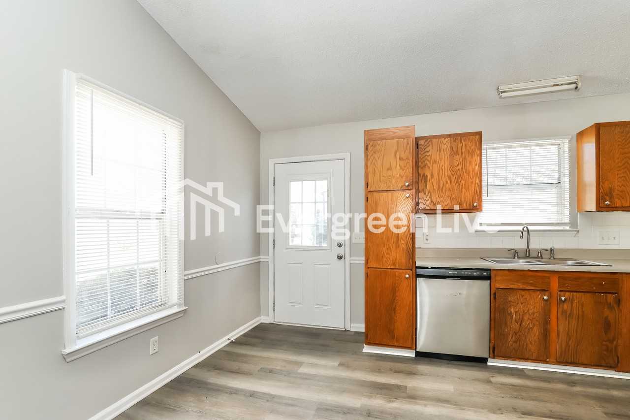 3404 Lovington Ct - Photo 6 of 15