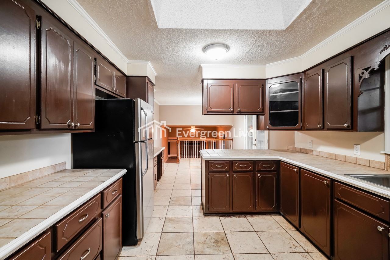 832 Tara Trl - Photo 5 of 15