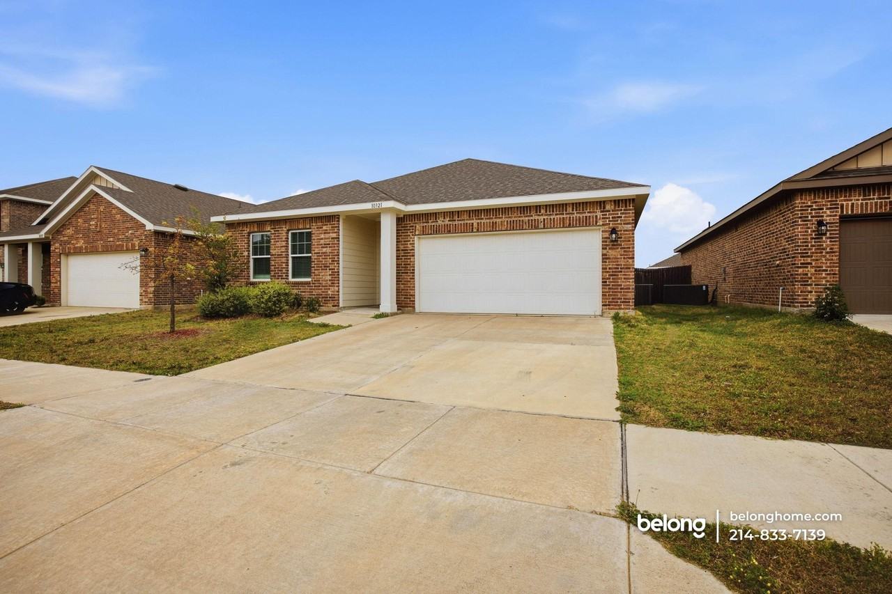 10321 Holycross Ln - Photo 4 of 16