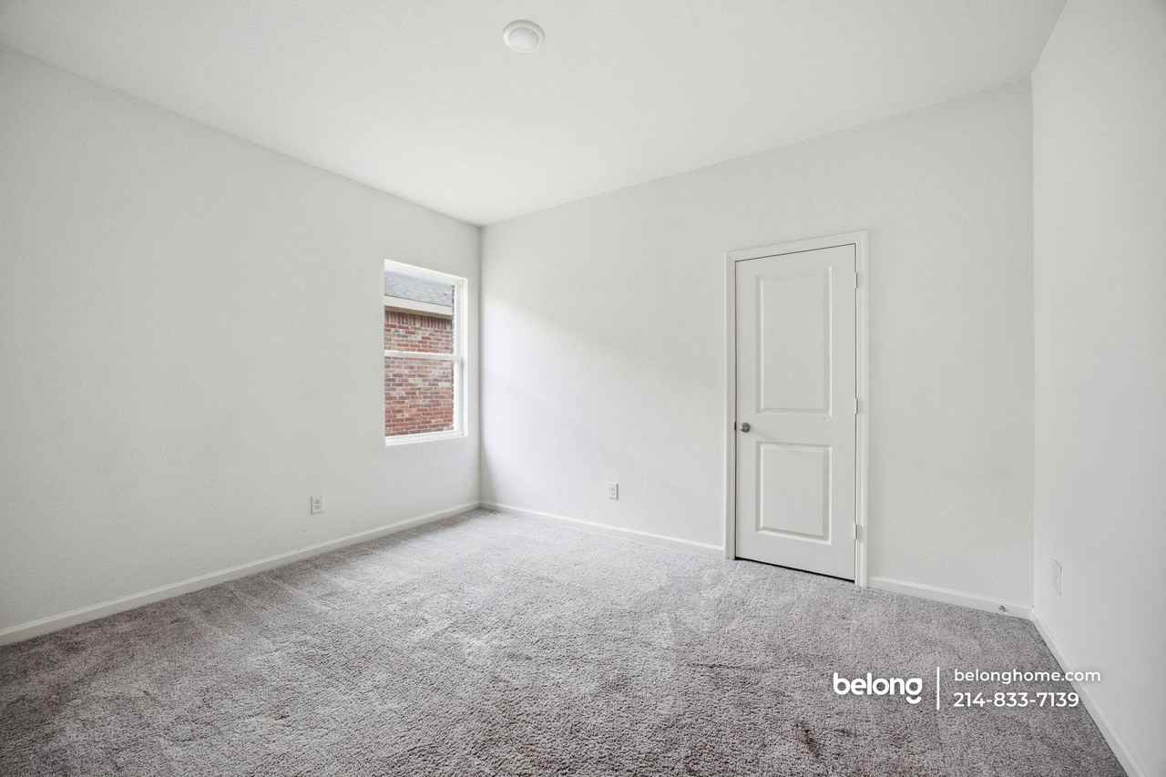 10321 Holycross Ln - Photo 6 of 16