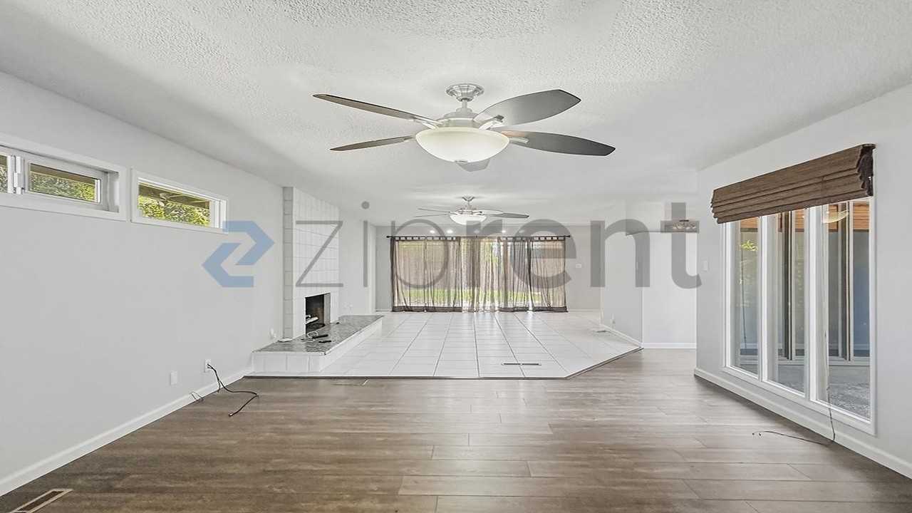 5544 N Poplar Ave - Photo 6 of 28