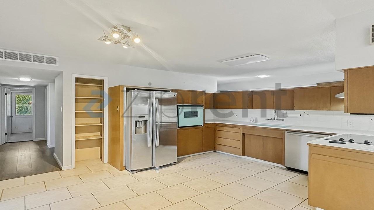 5544 N Poplar Ave - Photo 7 of 28