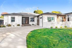 featured image of 7425 W 88th Pl