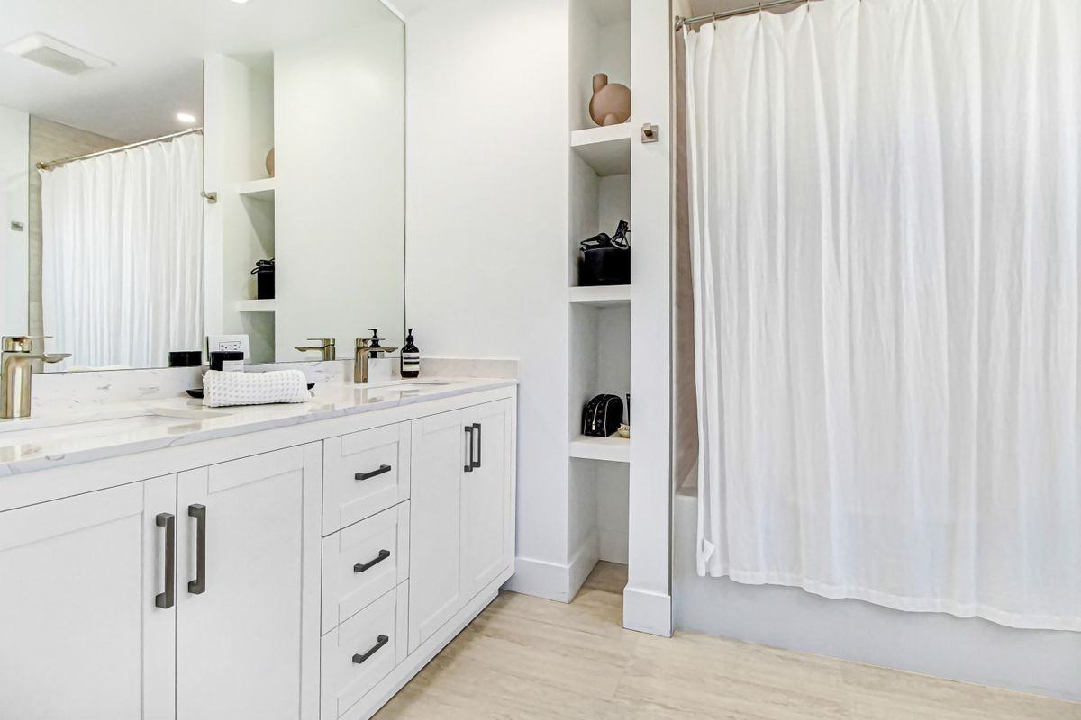 7425 W 88th Pl - Photo 6 of 15