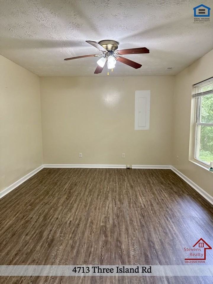 4713 Three Island Rd - Photo 7 of 31